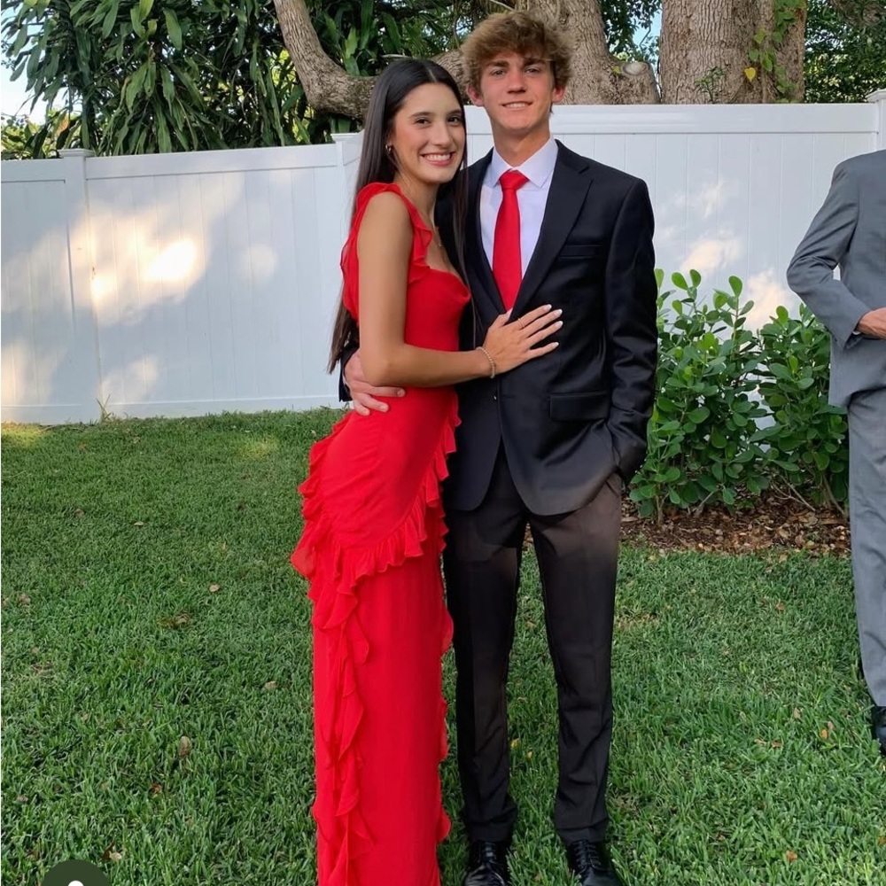 Chic Scarlet Ruffle Prom Dress